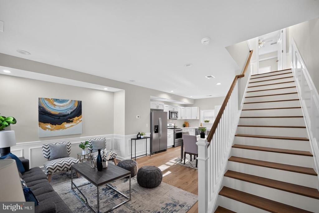 1613 N Longwood Street - Photo 4