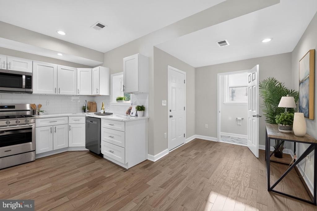 1613 N Longwood Street - Photo 14