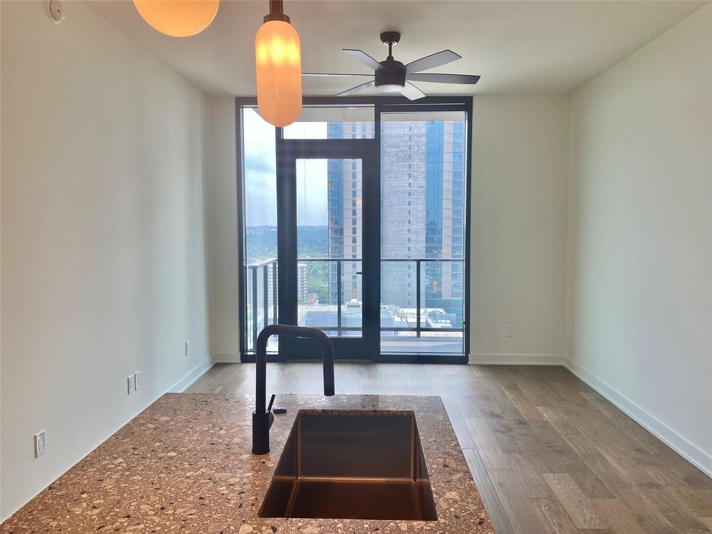 84 East Ave - Photo 3