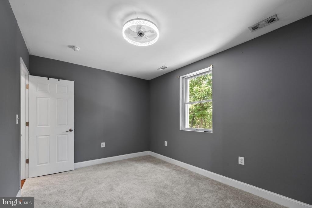 1342 Edna Road - Photo 12