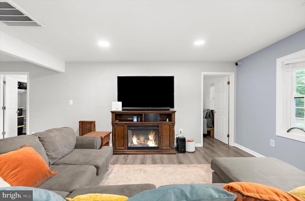 7960 Telegraph Rd - Photo 8