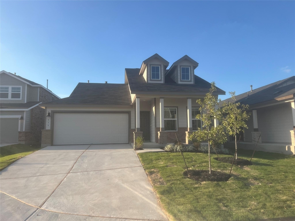 539 Avre Loop - Photo 0