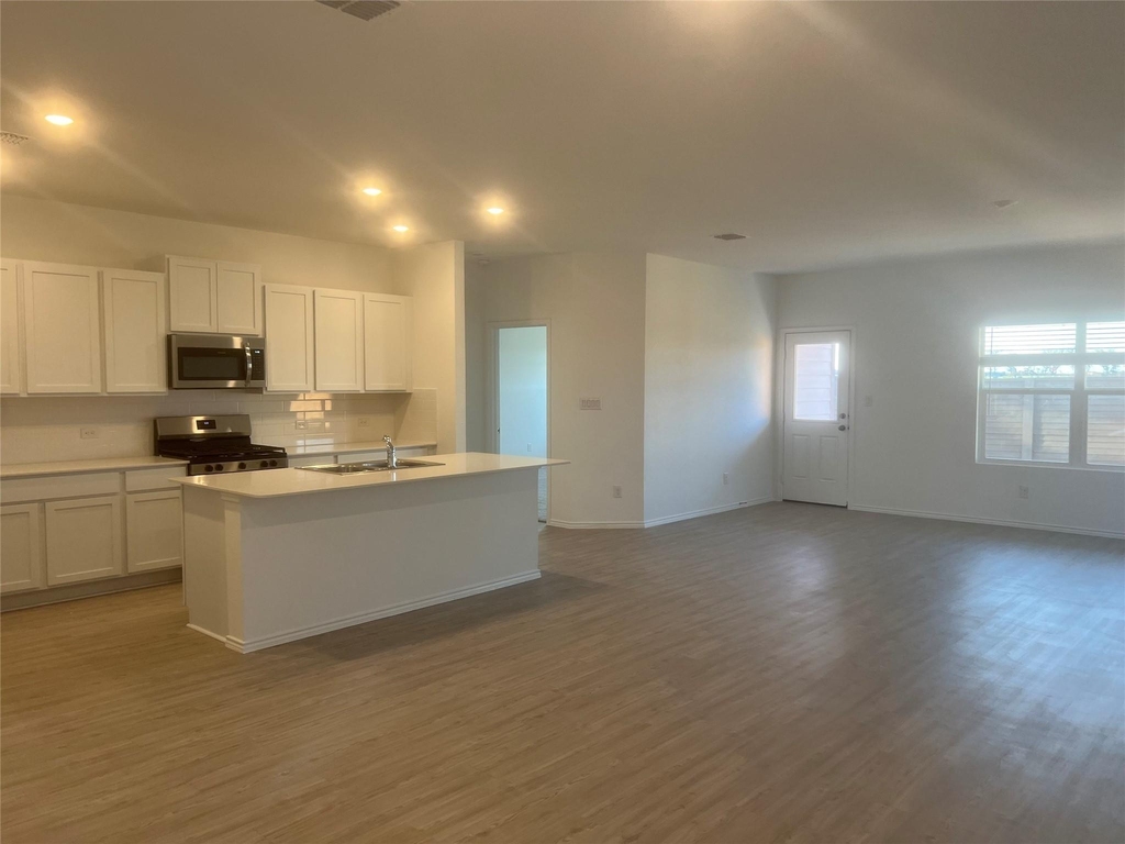 539 Avre Loop - Photo 12