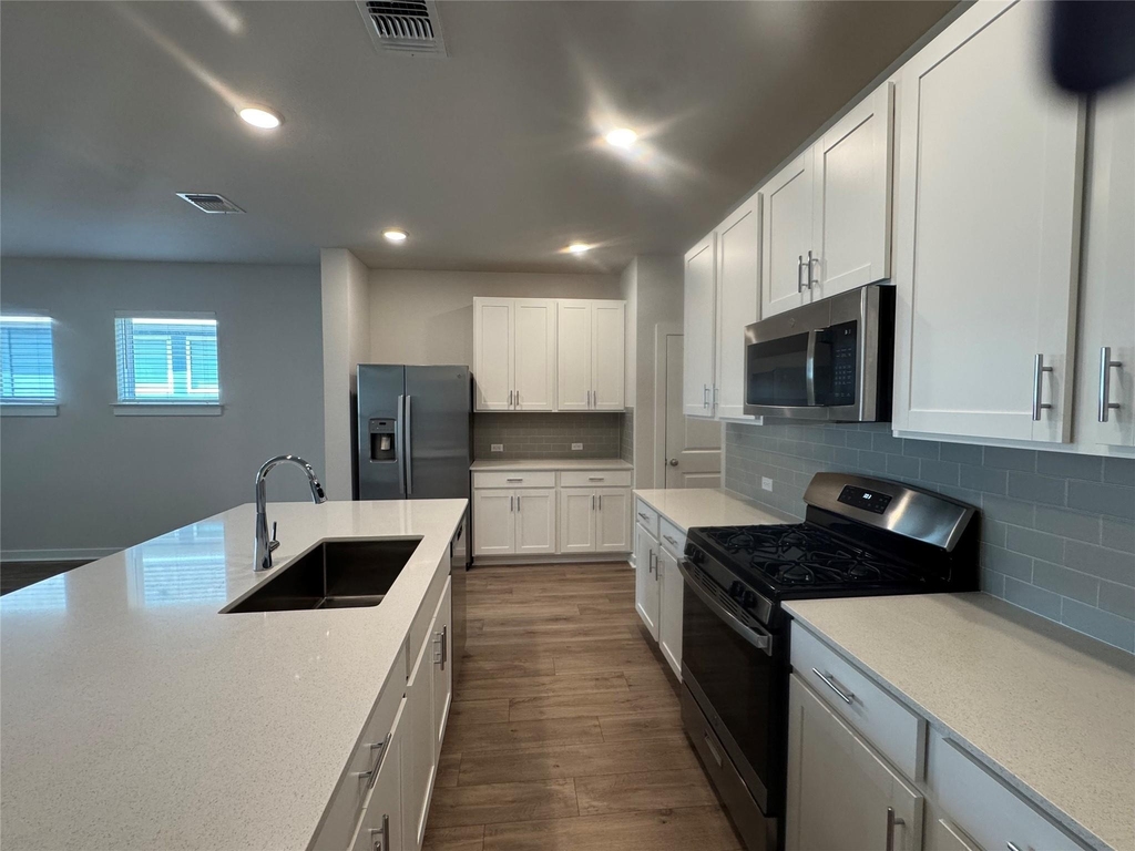 105 Sorghum Dr - Photo 3