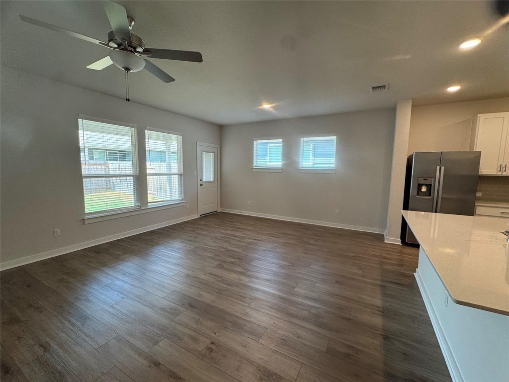 105 Sorghum Dr - Photo 4
