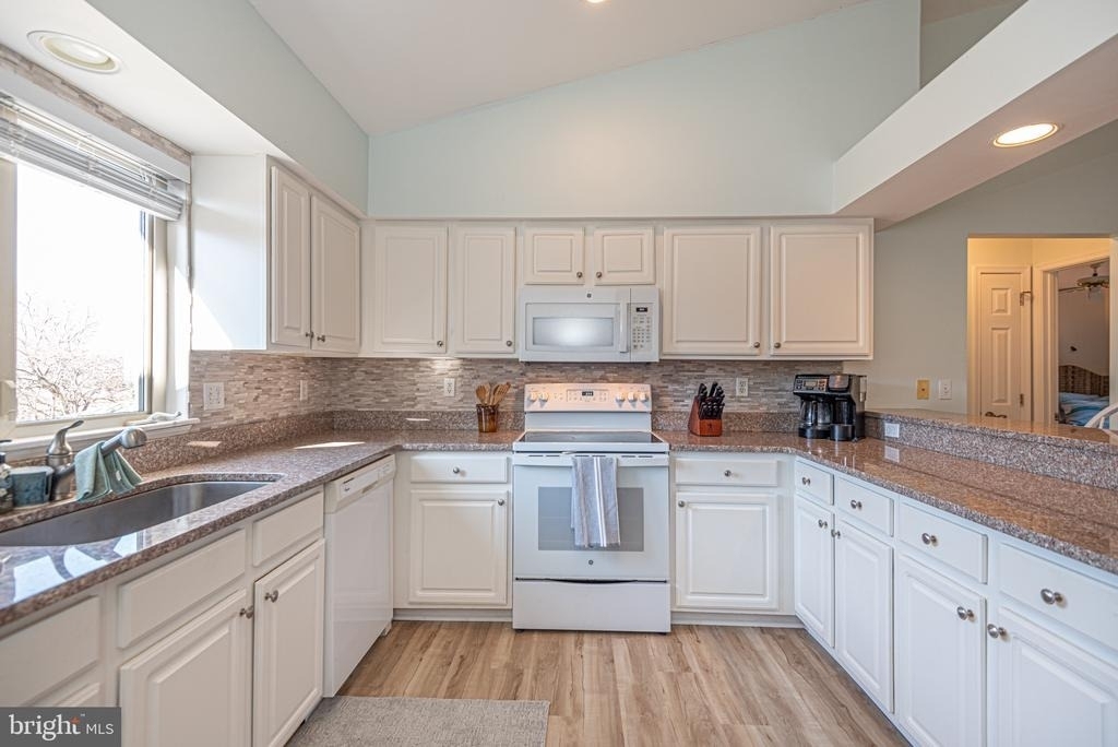 18565 Orton Circle - Photo 3