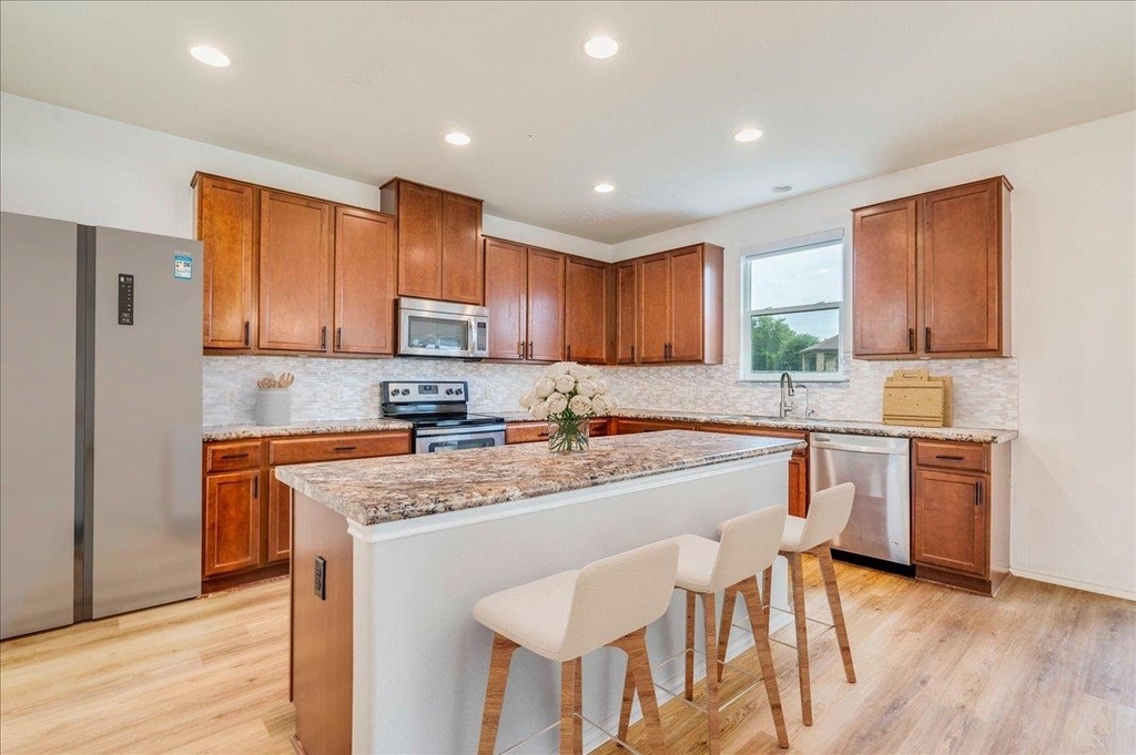 401 Waterleaf Blvd - Photo 2