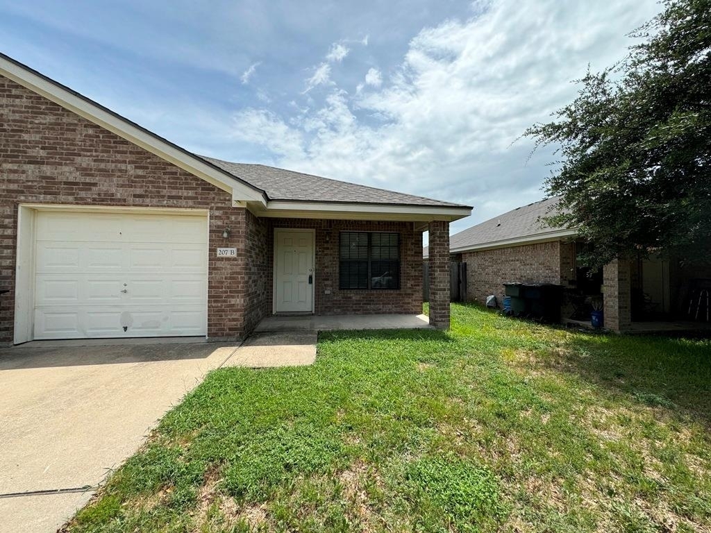 207 Andy Ln - Photo 0