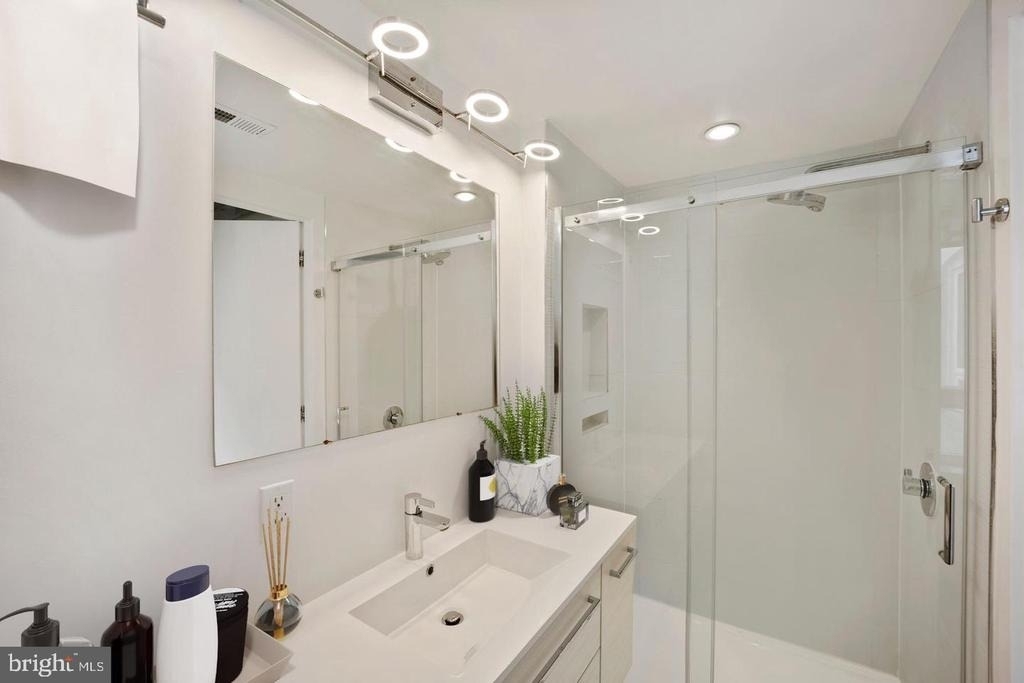 2422 17th Street Nw - Photo 3