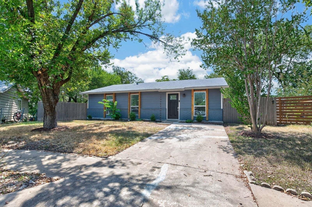 6021 Bluebell Cir - Photo 0