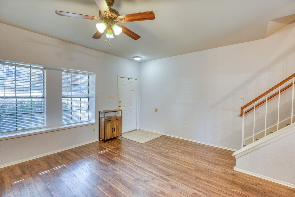 1411 Gracy Farms Ln - Photo 2