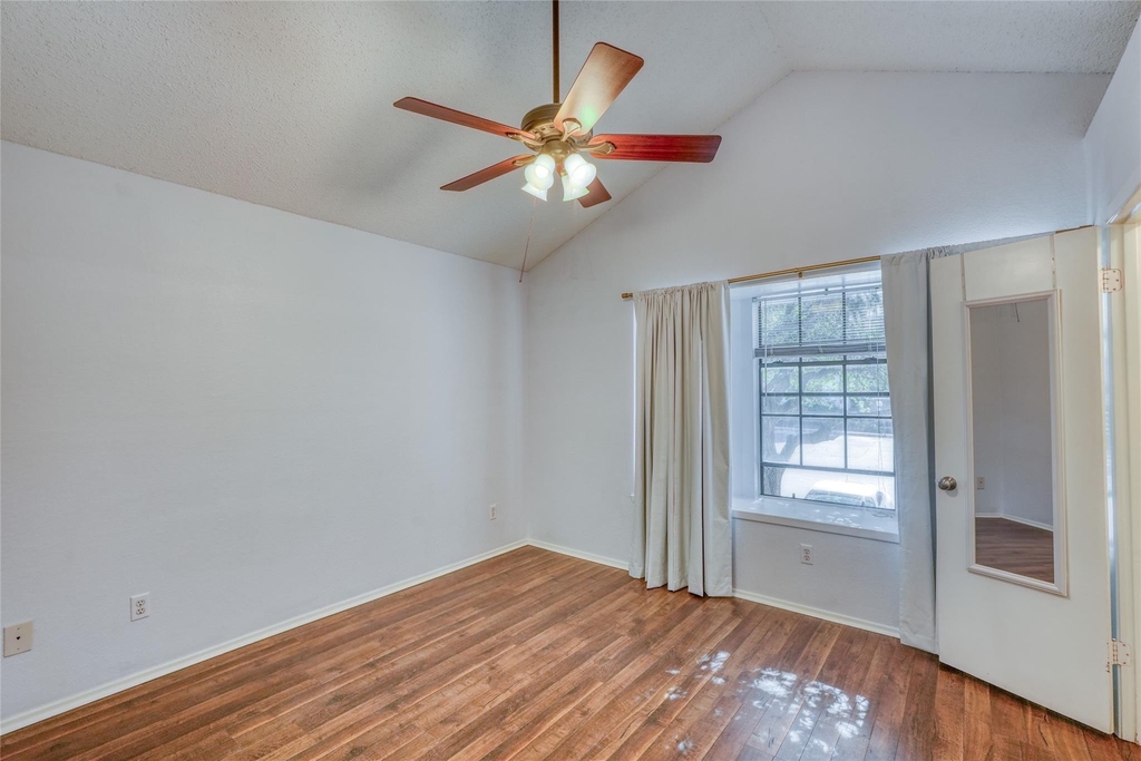 1411 Gracy Farms Ln - Photo 13