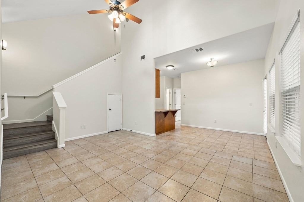 709 Franklin Blvd - Photo 11