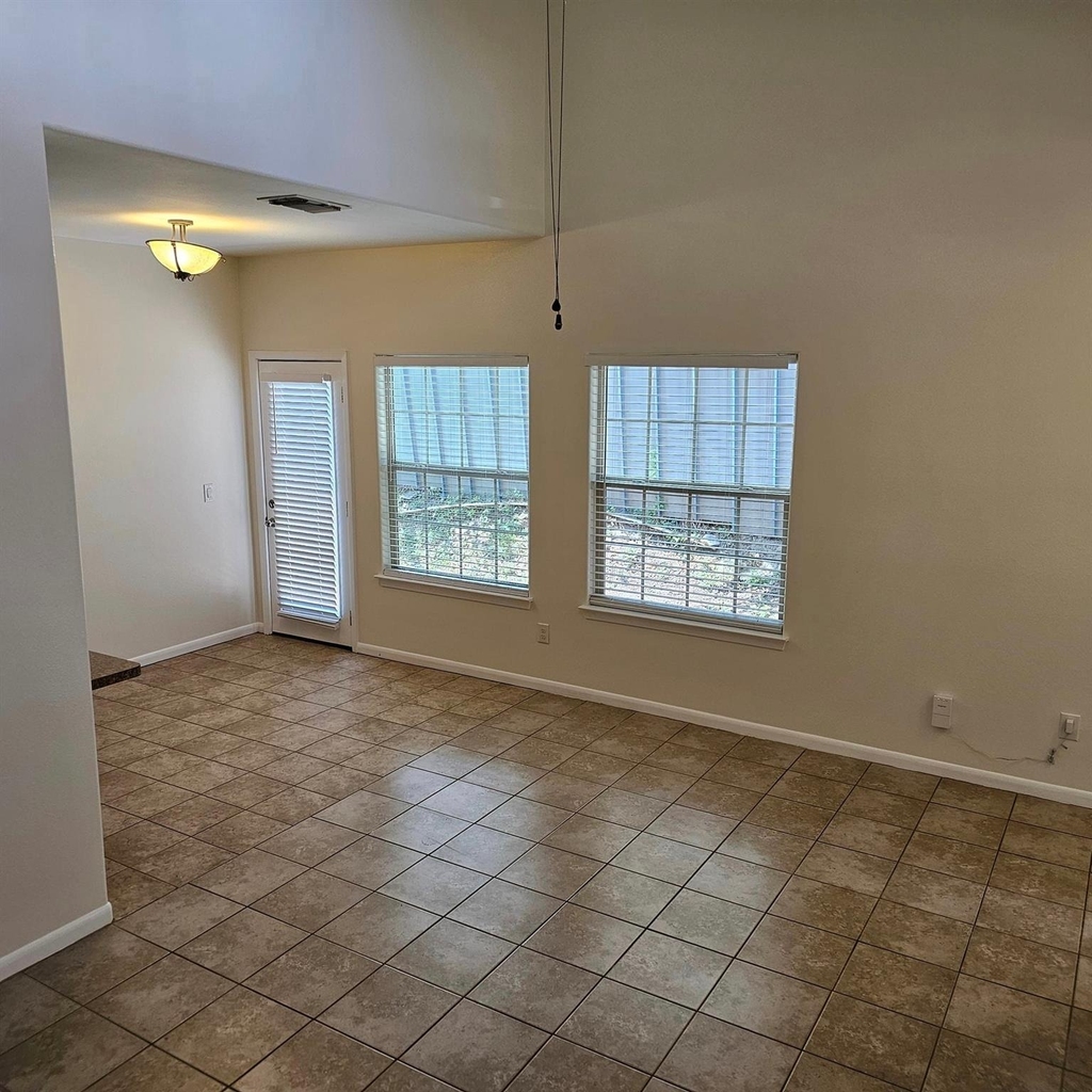 709 Franklin Blvd - Photo 10