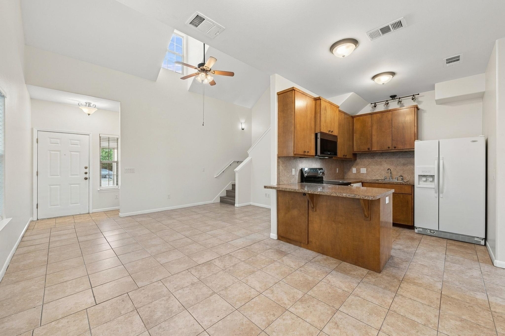 709 Franklin Blvd - Photo 12