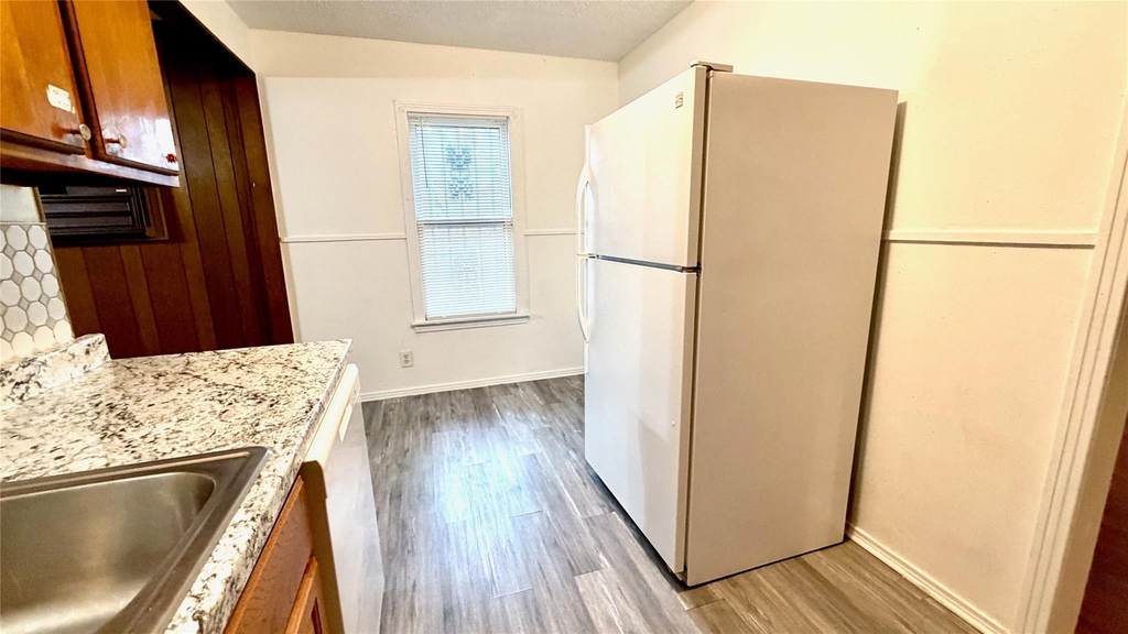 2109 E 12th St - Photo 8