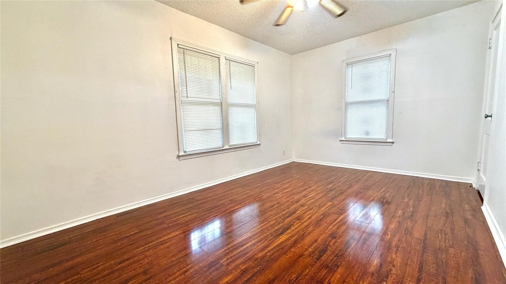 2109 E 12th St - Photo 18
