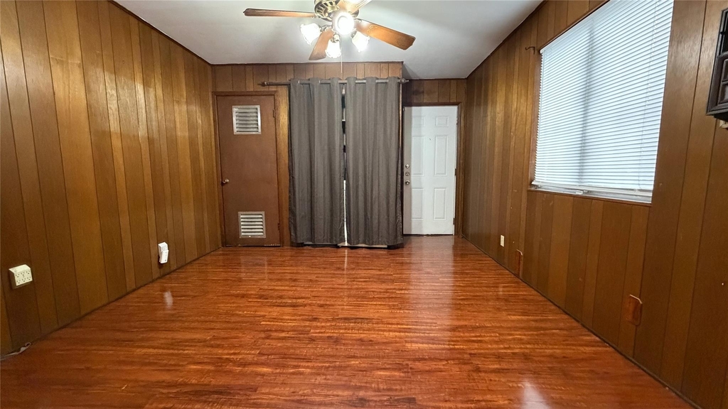 2109 E 12th St - Photo 11
