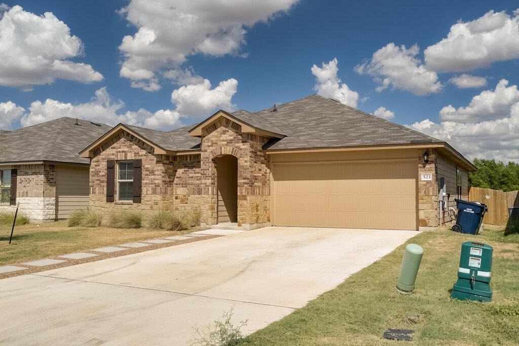 521 Anconia Ct - Photo 0