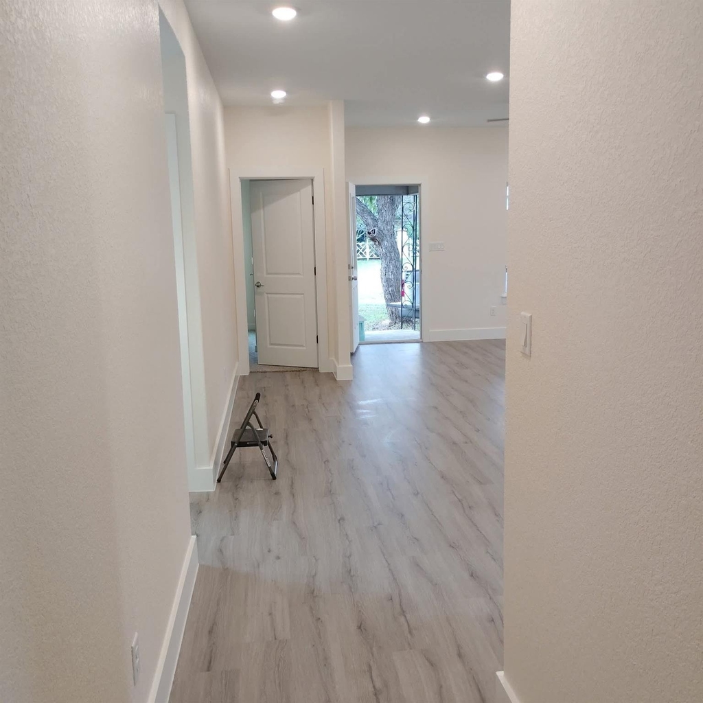 928 E Cameron Ave - Photo 2