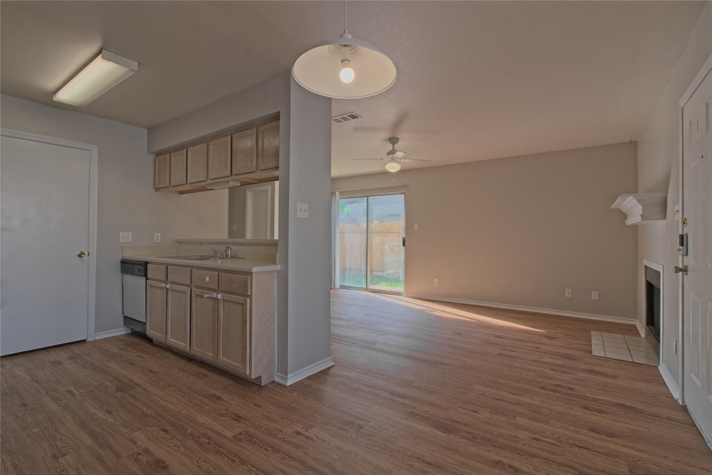 2211 Creekside Ln - Photo 11