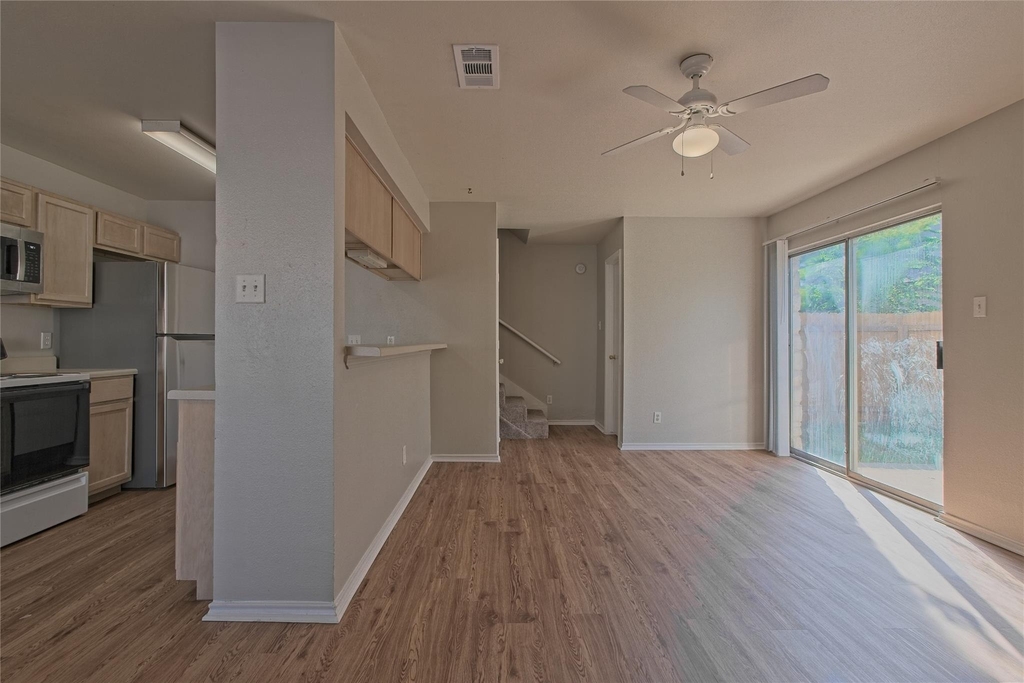 2211 Creekside Ln - Photo 8