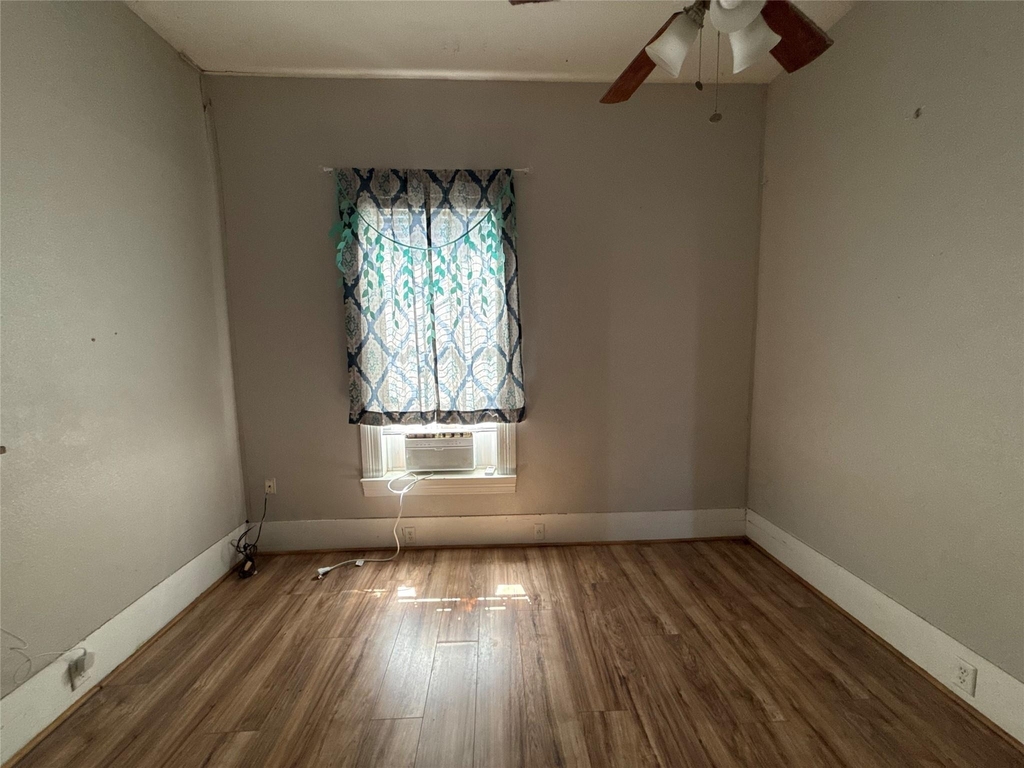 517 Giddings St - Photo 1