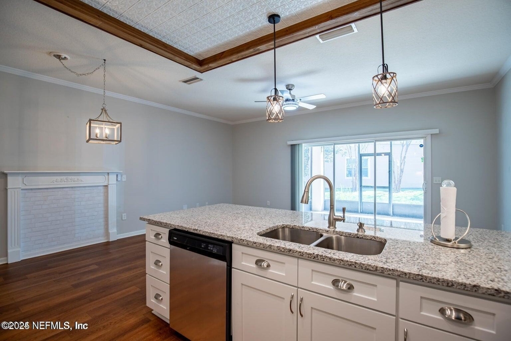 721 Crystal Way - Photo 14