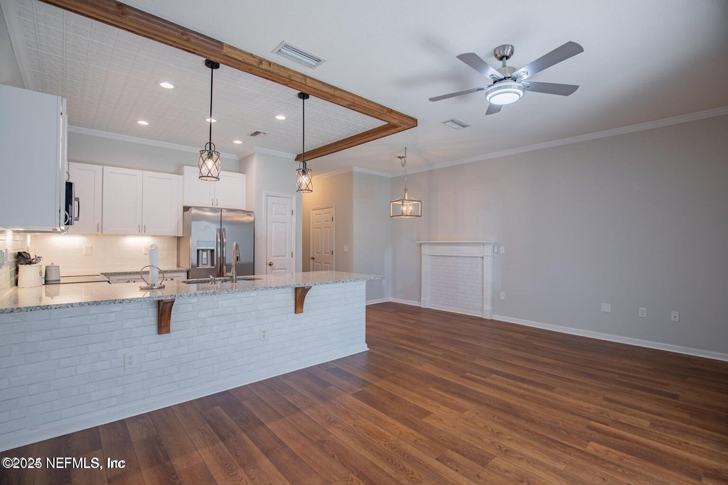 721 Crystal Way - Photo 8
