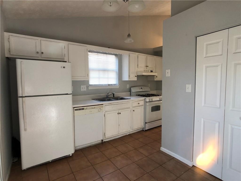 4058 Heritage Valley Court - Photo 3