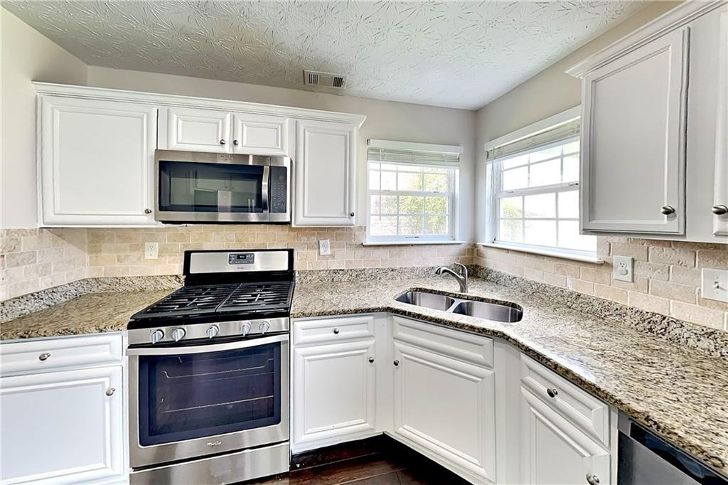 34 Belmont Park Drive - Photo 3