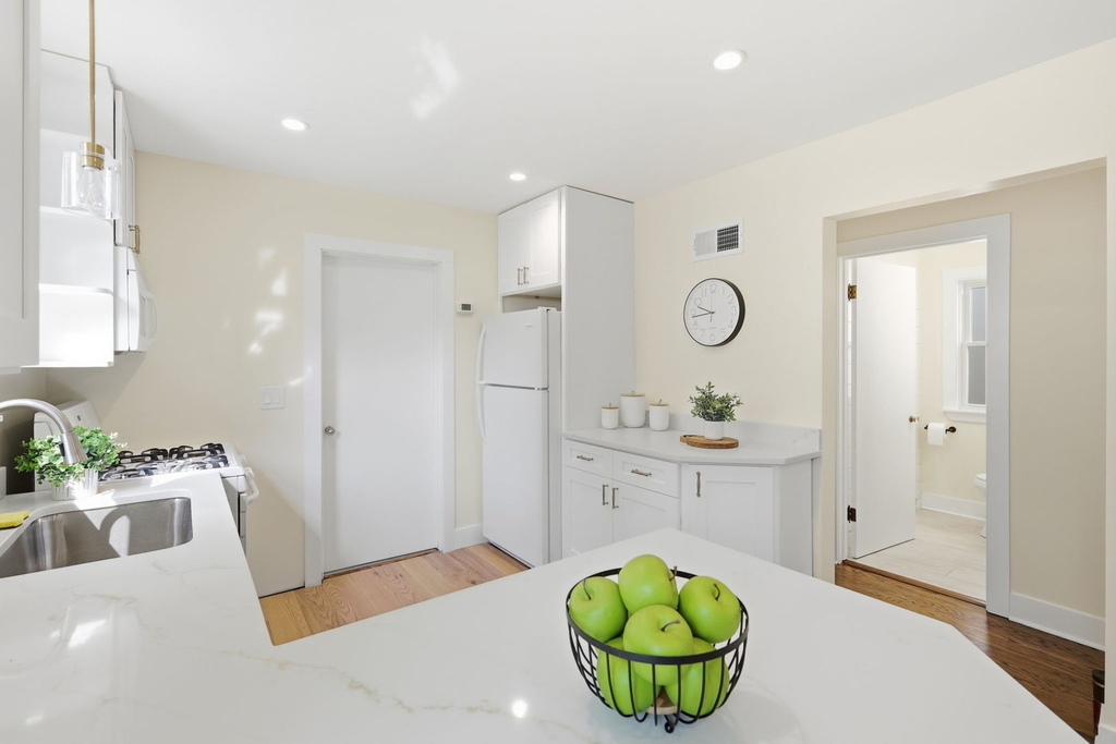 4438 N Narragansett Avenue - Photo 8
