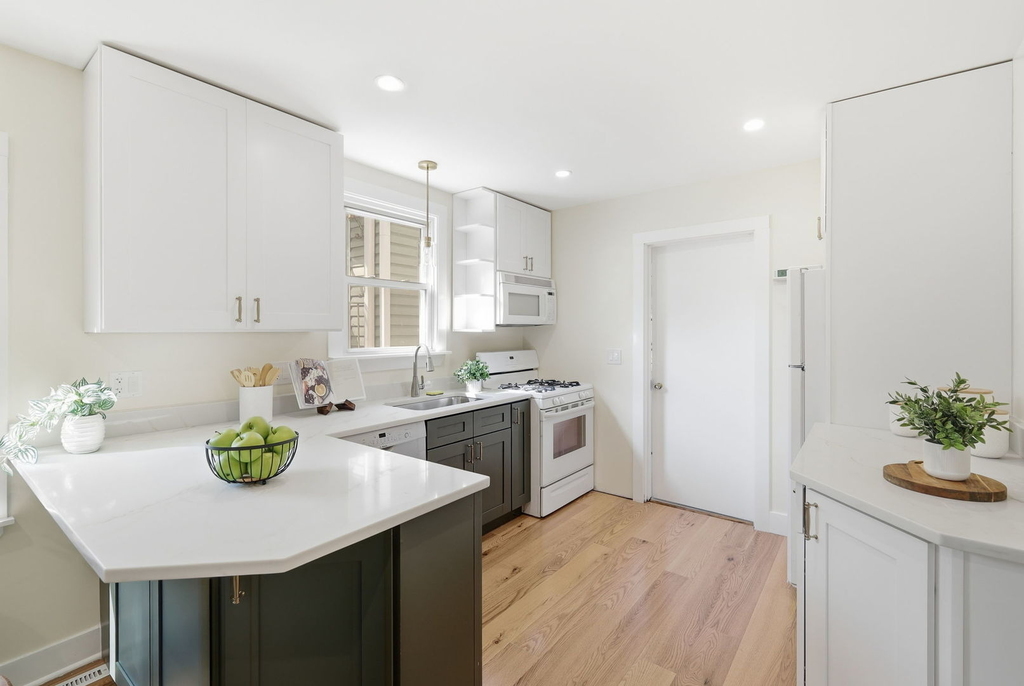 4438 N Narragansett Avenue - Photo 9