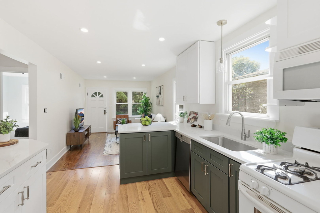 4438 N Narragansett Avenue - Photo 11