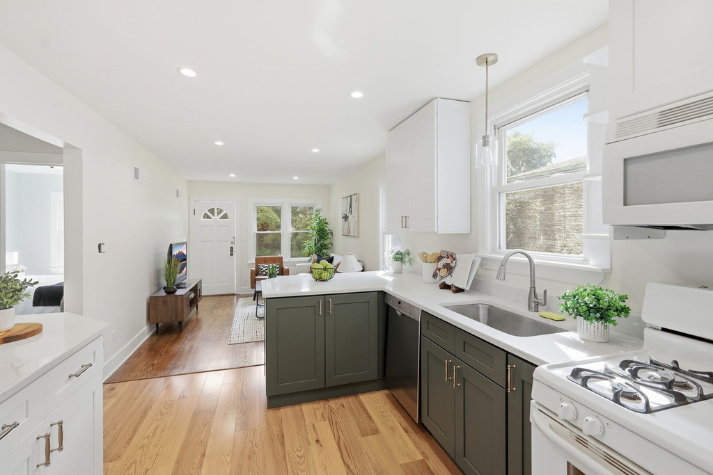 4438 N Narragansett Avenue - Photo 10