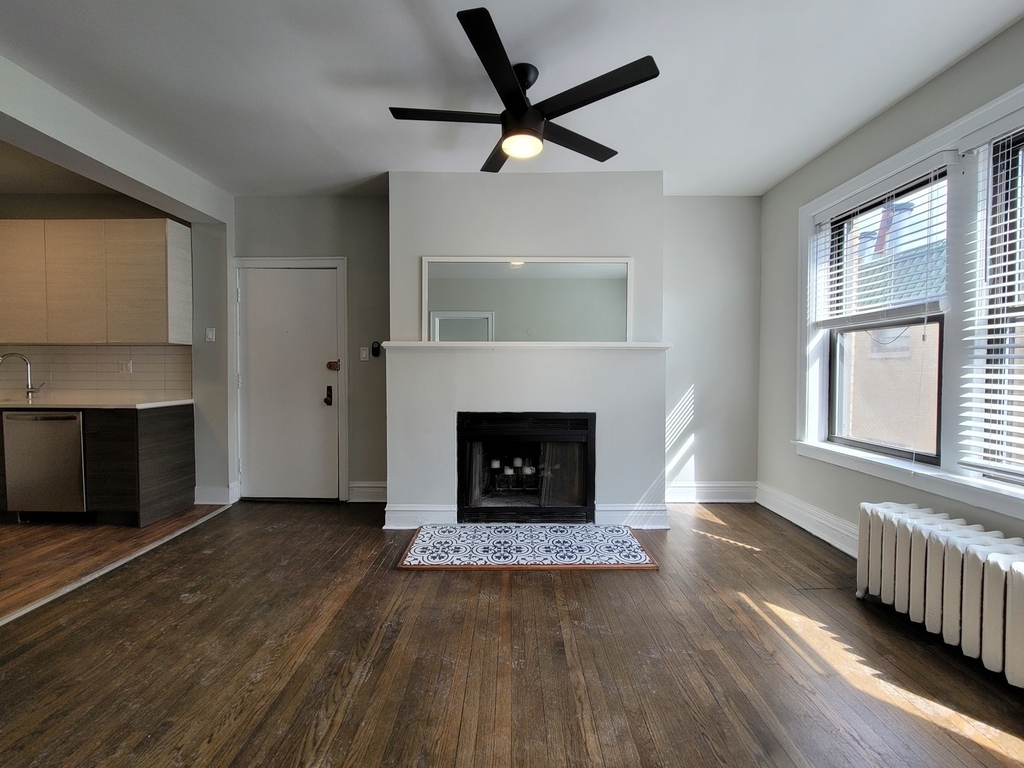 641 W Roscoe Street - Photo 1