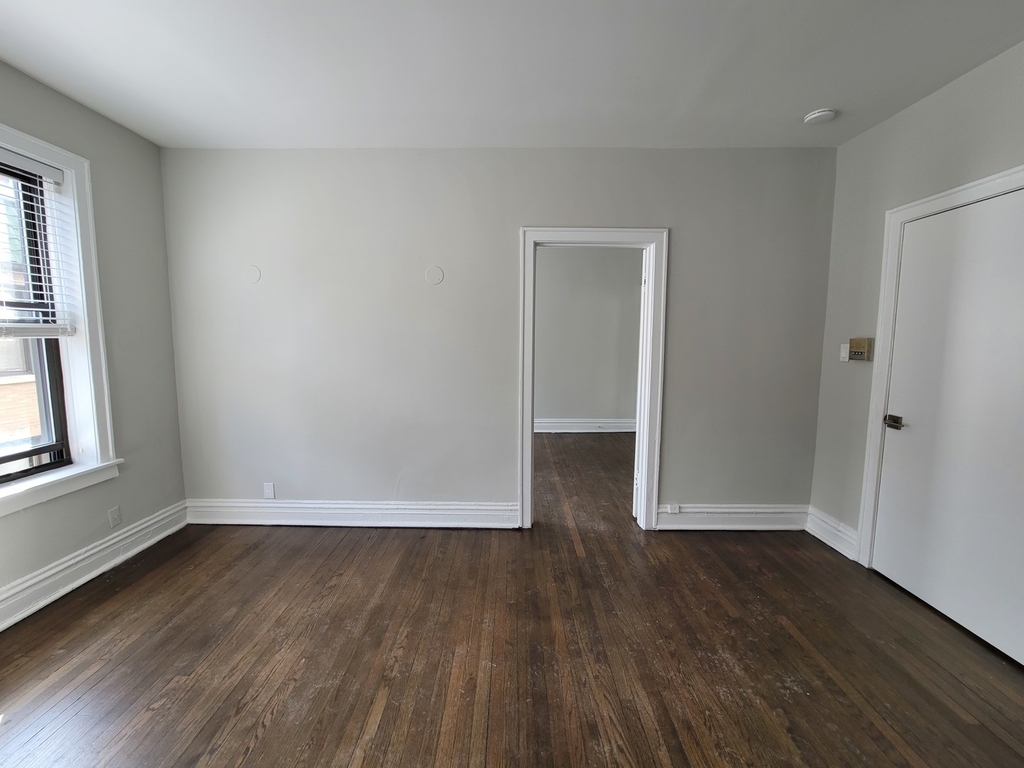 641 W Roscoe Street - Photo 7