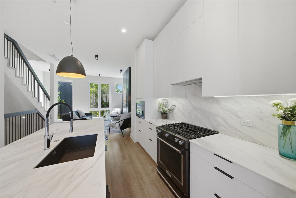 4230 W Belmont Avenue - Photo 3
