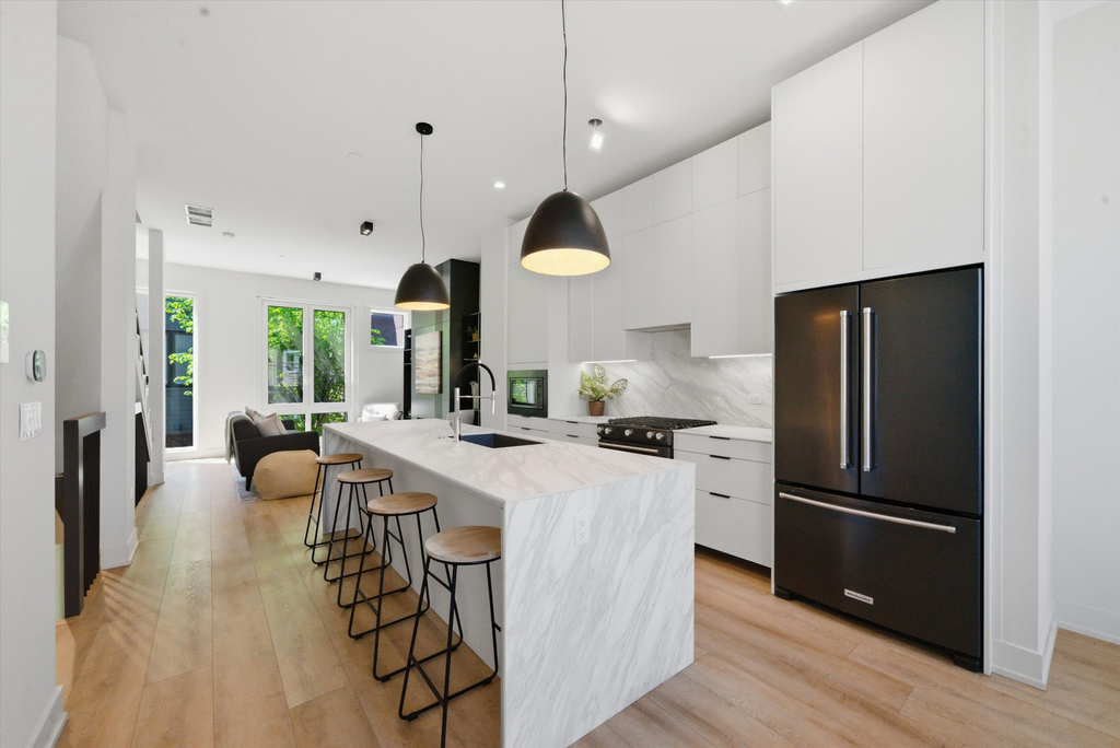 4230 W Belmont Avenue - Photo 2