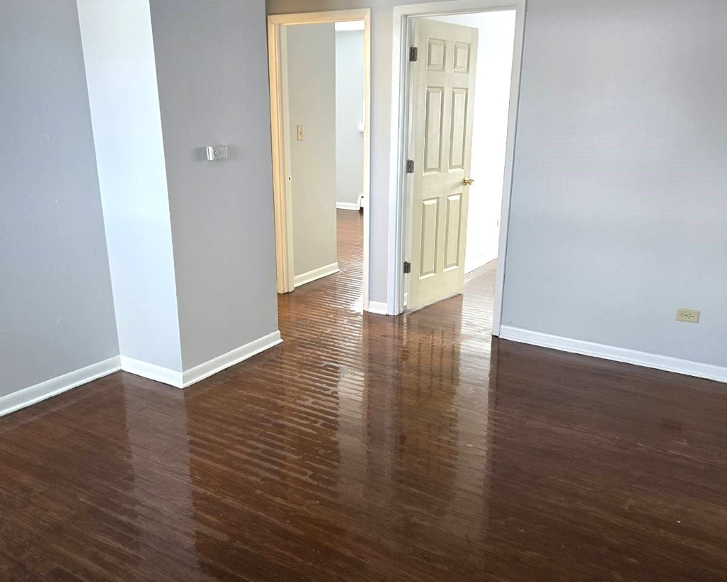 400 W Division Street - Photo 1