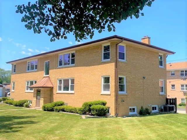 736 E Division Street - Photo 0