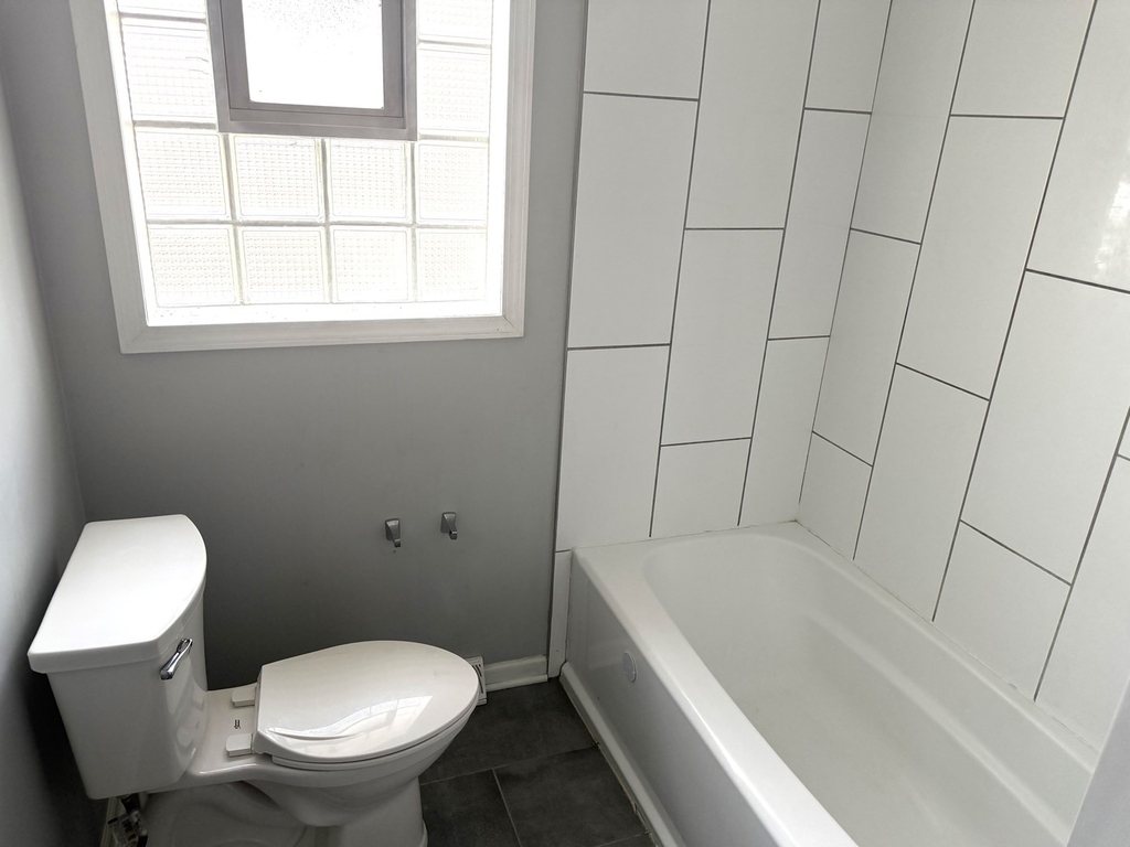 736 E Division Street - Photo 6