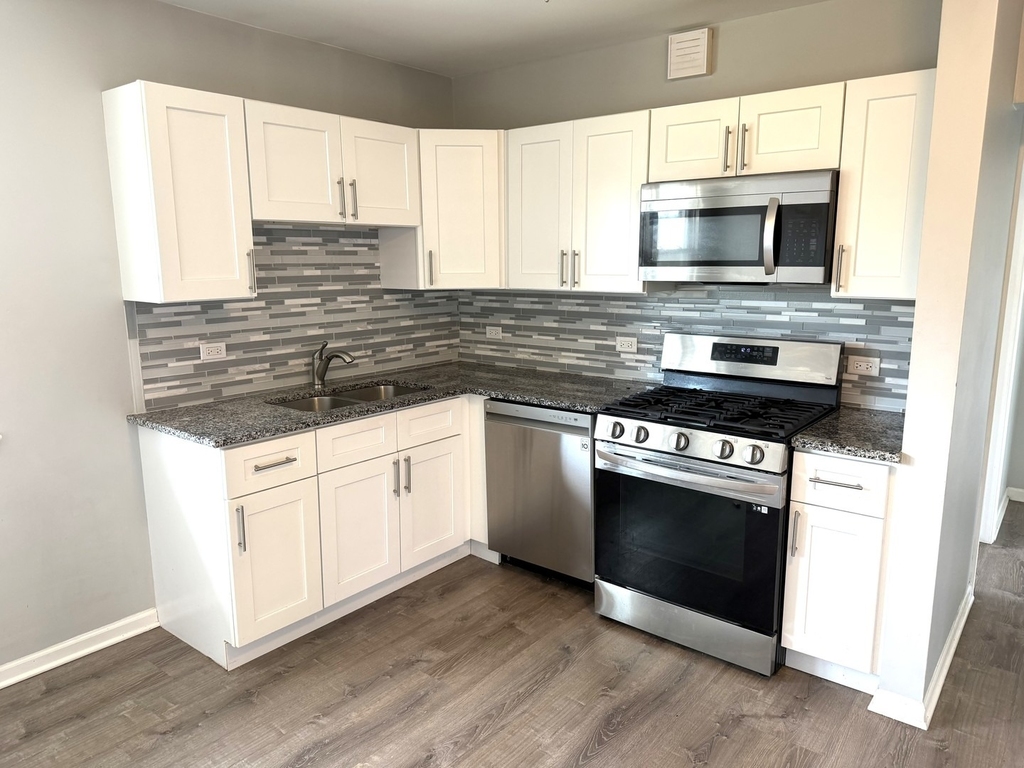736 E Division Street - Photo 1