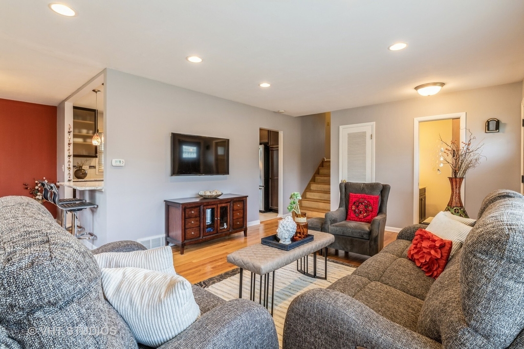 331 E Lake Avenue - Photo 2