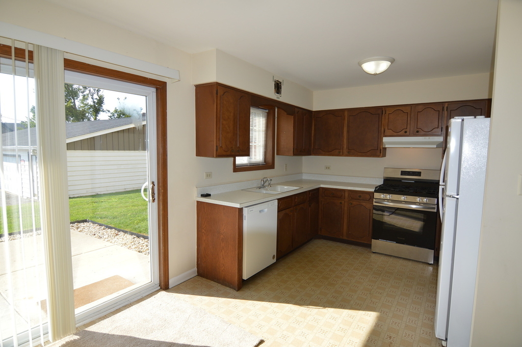 372 Eastern Avenue - Photo 4