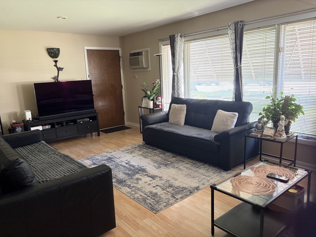 10405 S Keating Avenue - Photo 2