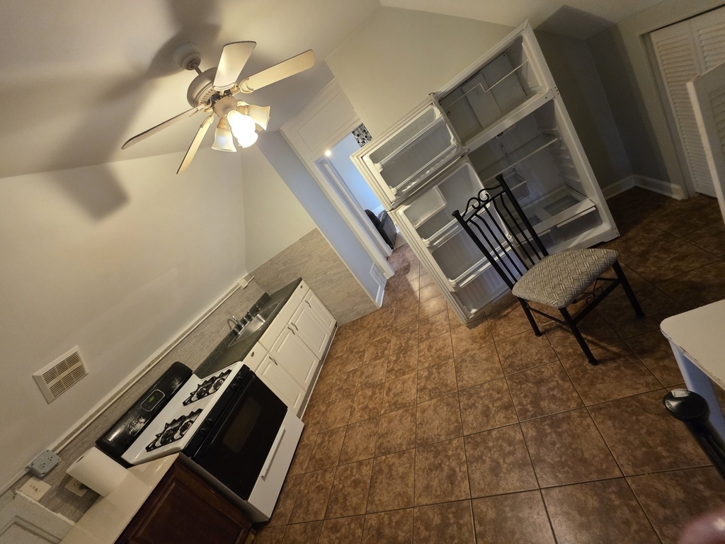 3419 W Beach Avenue - Photo 5