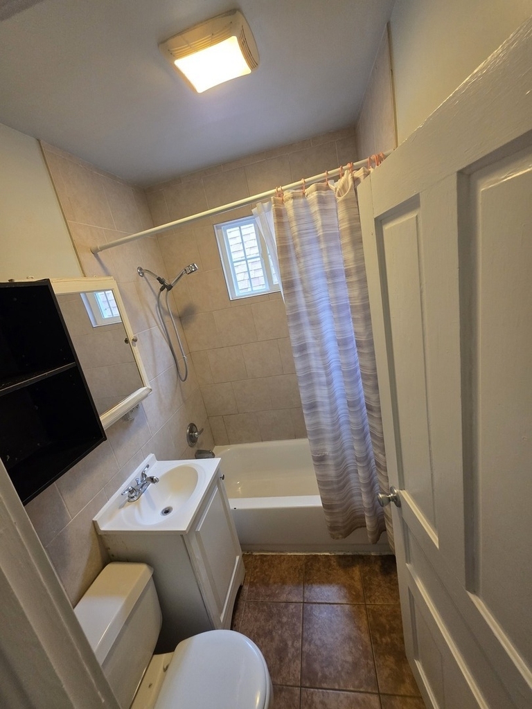 3419 W Beach Avenue - Photo 2