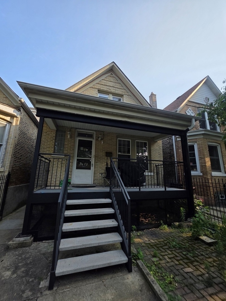 3419 W Beach Avenue - Photo 0