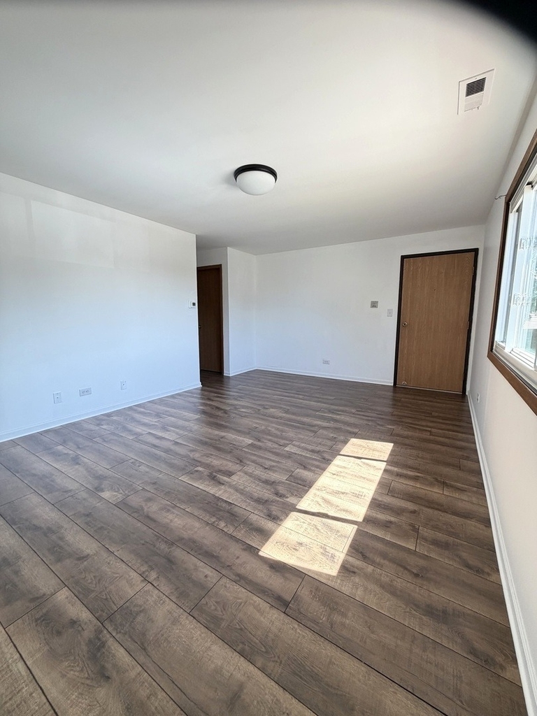 311 Dawn Court - Photo 3